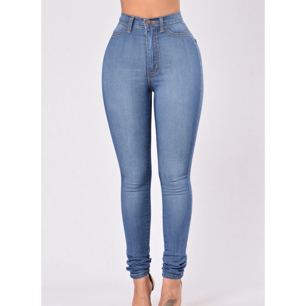 Classic High Waisted Jeans - Medium